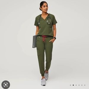 Figs Dark Olive Zamora Jogger & Catarina Top